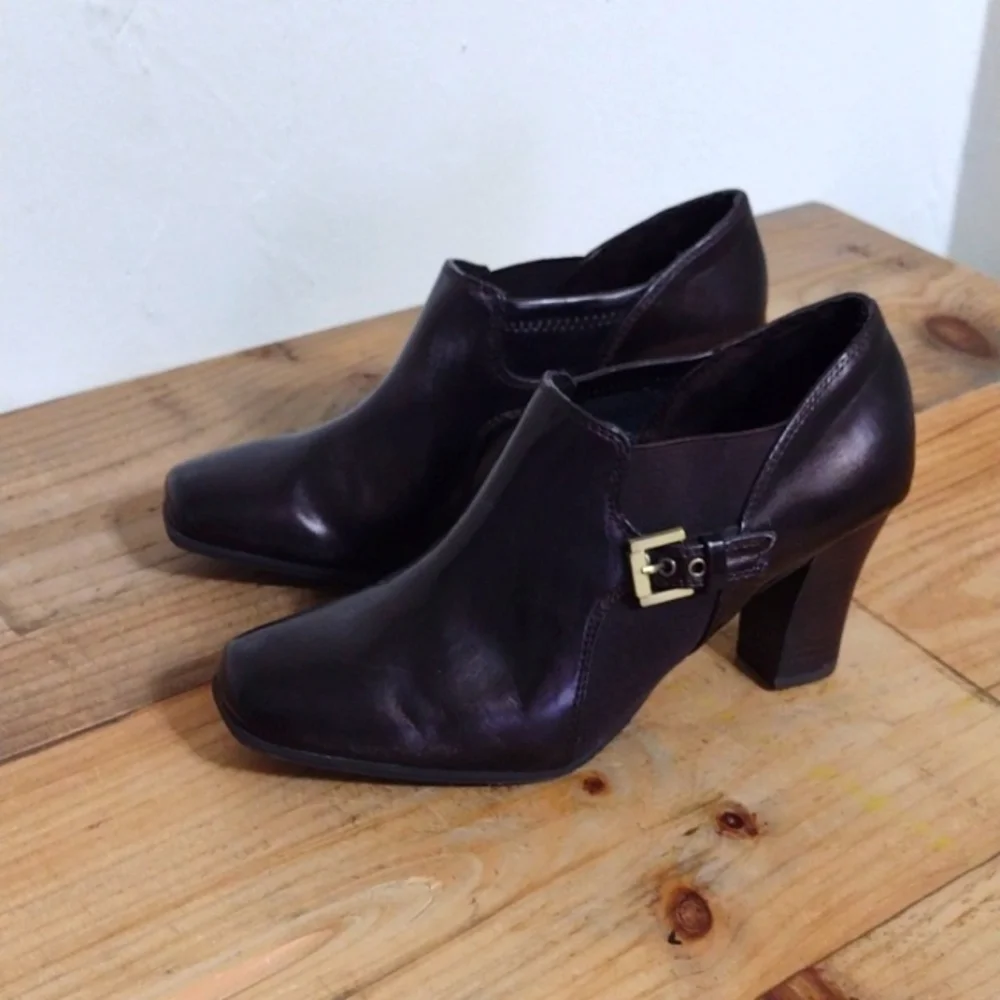 Nickels Faux Leather Square Toe Ankle Booties w/ Buckle Size 9